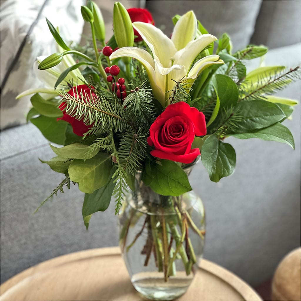 Sparkling Snowflakes Bouquet –  Tom Thumb, Pleasanton CA