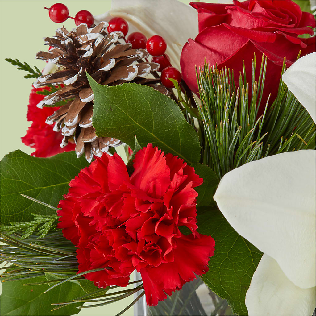 Glistening Icicles Bouquet –  Tom Thumb, Pleasanton CA